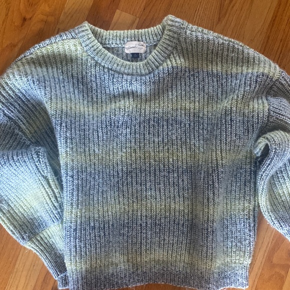 Universal thread sweater size XL - Picture 4 of 5